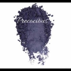 Precocious eyeshadow pigment